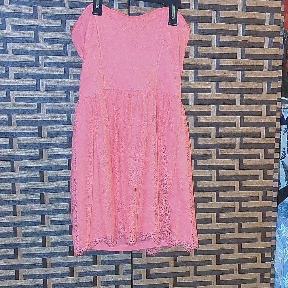 Strapless mini
